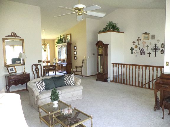 2nd image of 822 Post Oak Ln