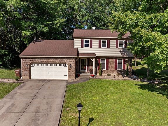 2nd image of 511 Stoneybrook Ln
