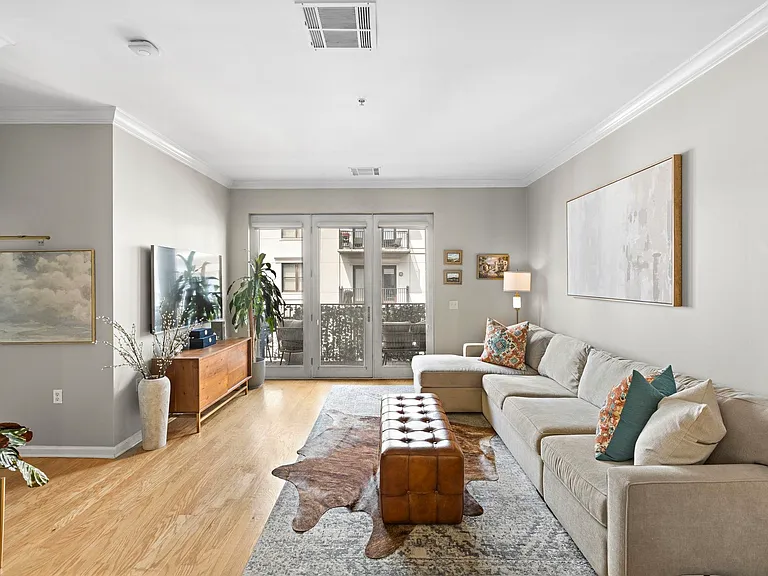 1200 Grand St #423 — Photo 8