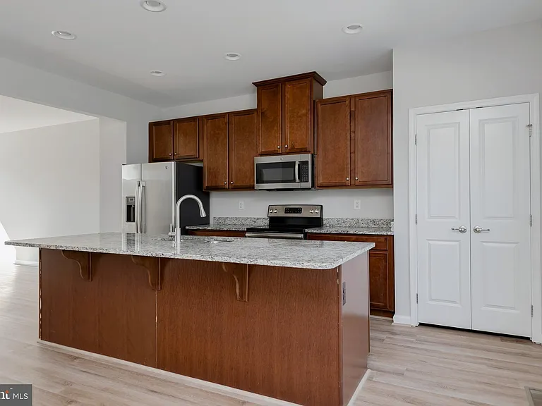 8647 Rosecrans Ln — Photo 11