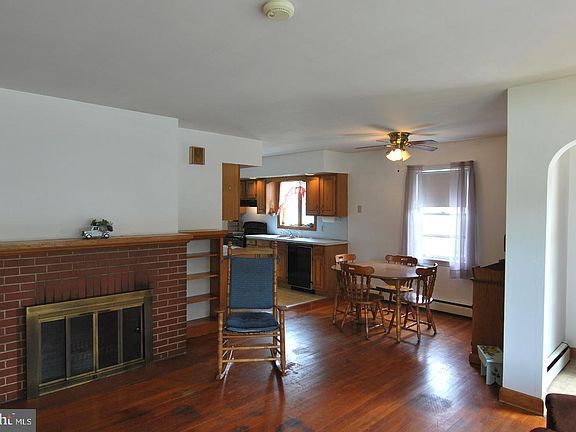 5th image of 109 E 2nd Ave