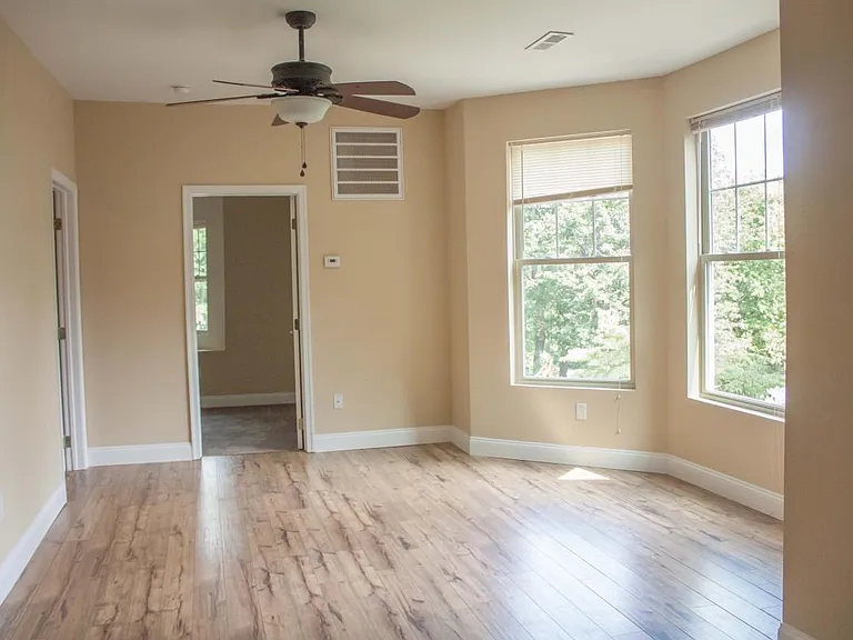 307 W Park Ave — Photo 10