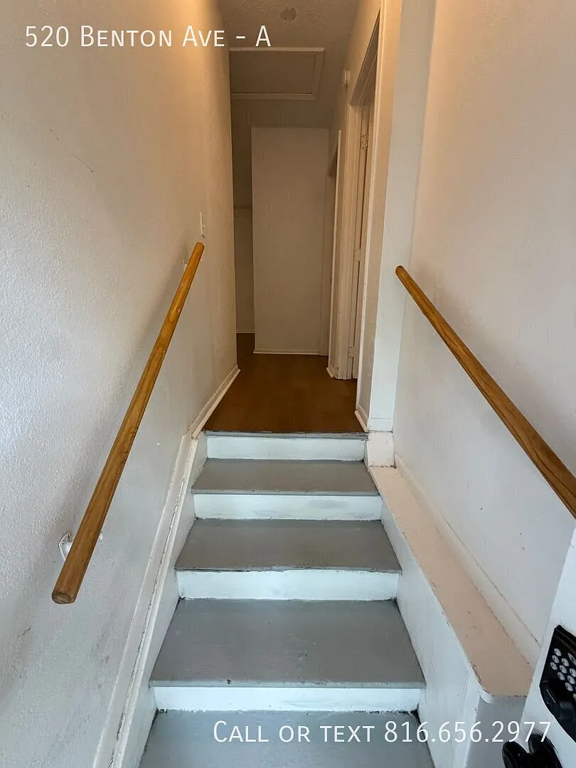 Spacious 3BR Upper Duplex Home in Excelsior Springs — Photo 2