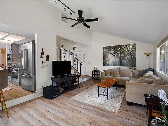 5th image of 2711 Grampin Court SE