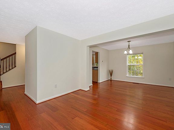 5th image of 1319 Treasure Dr