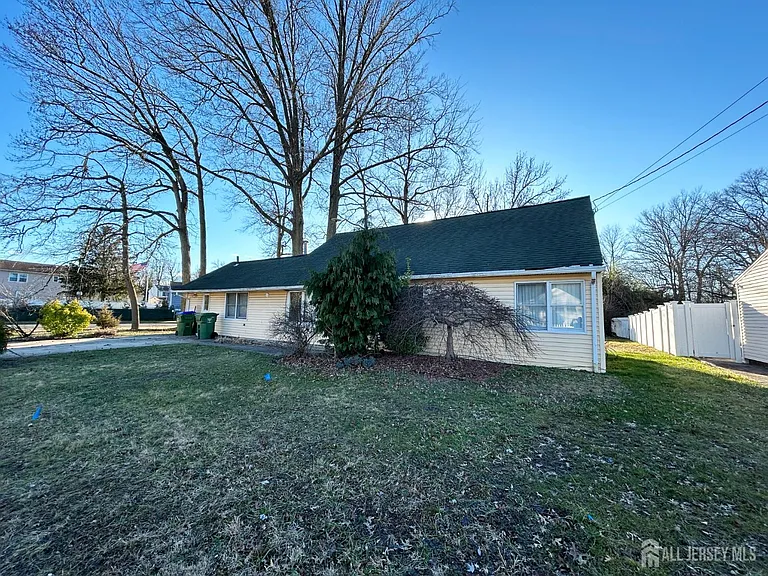122 Vineyard Rd — Photo 2