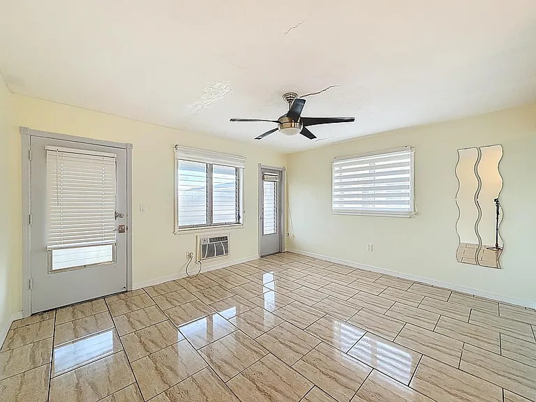 15610 NE 6th Ave #37B — Photo 22
