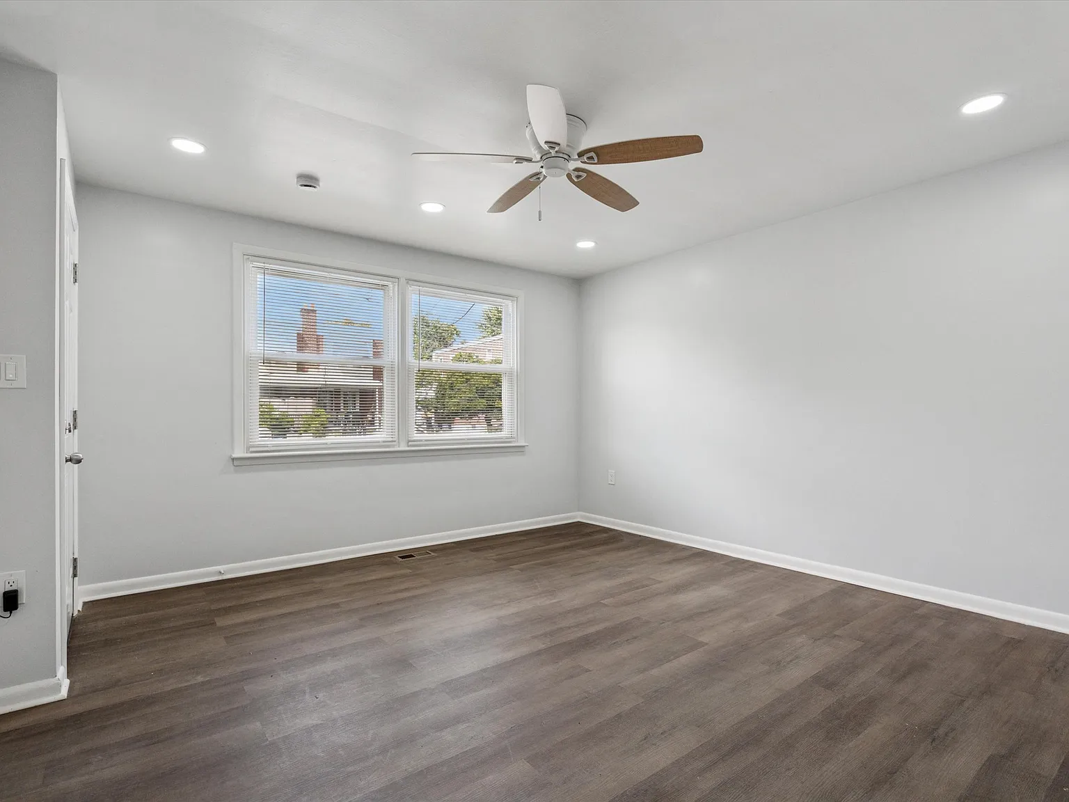 6405 Bingham St — Photo 3