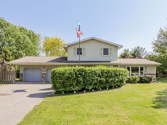 2nd image of 760 Lake Michigan Dr NW