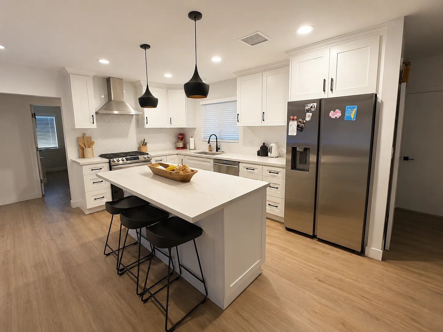 4 bed, 1230 sqft, $4,800 — Photo 4
