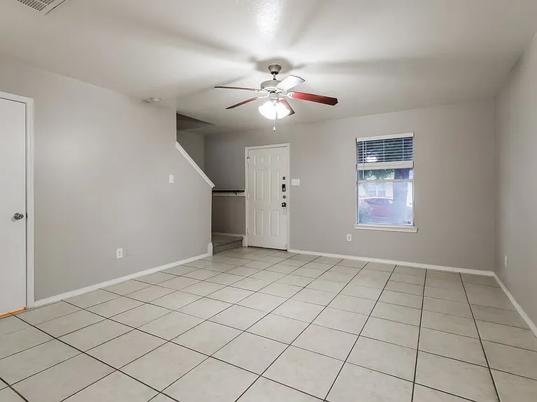 21243 Linden House Ct — Photo 6