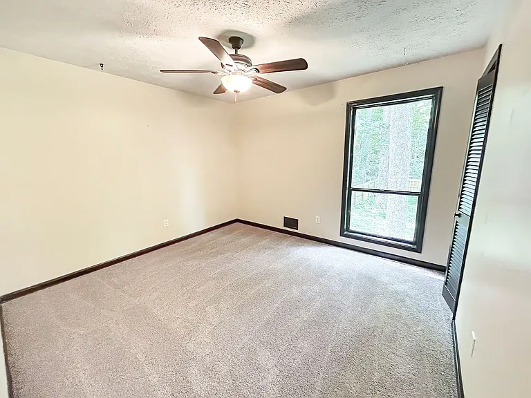 1642 Hillside St — Photo 16