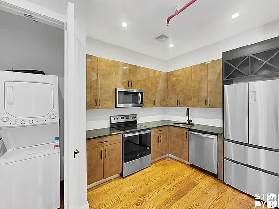 3rd image of 1556 Fulton St #3F