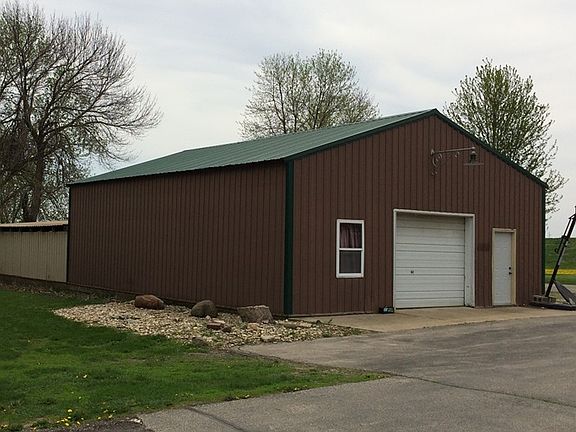 40' x 32' shop and lean-to