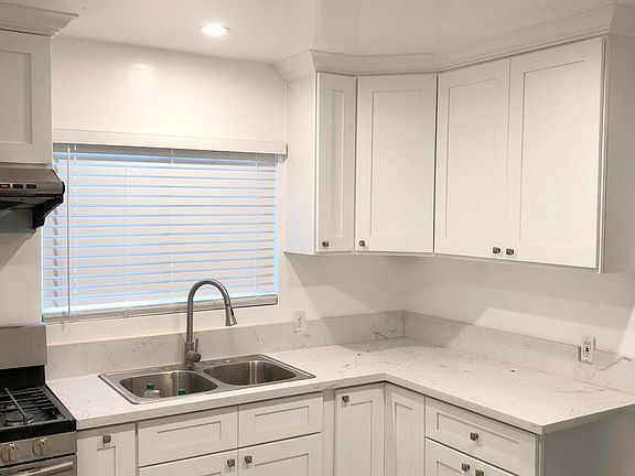 3rd image of 102 N Curtis Ave