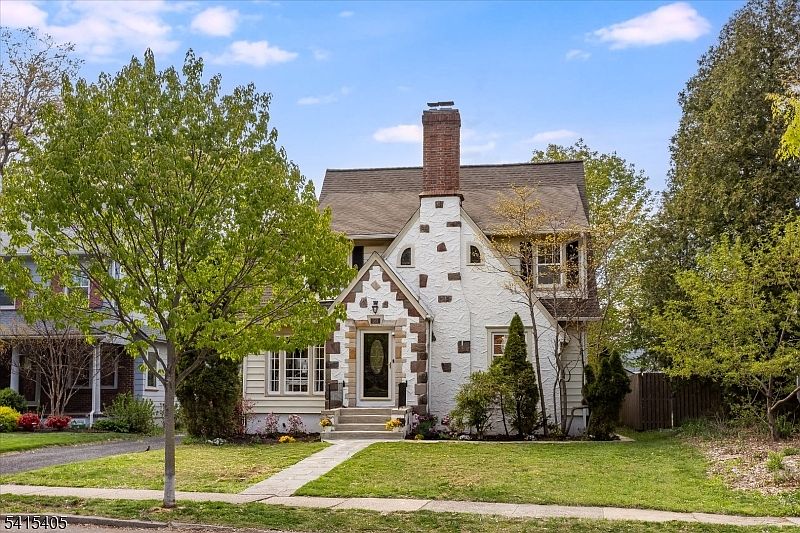 1st image of 263 Richmond Ave