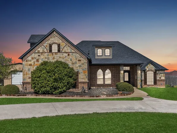 165 Canyon Dr, Decatur, TX 76234