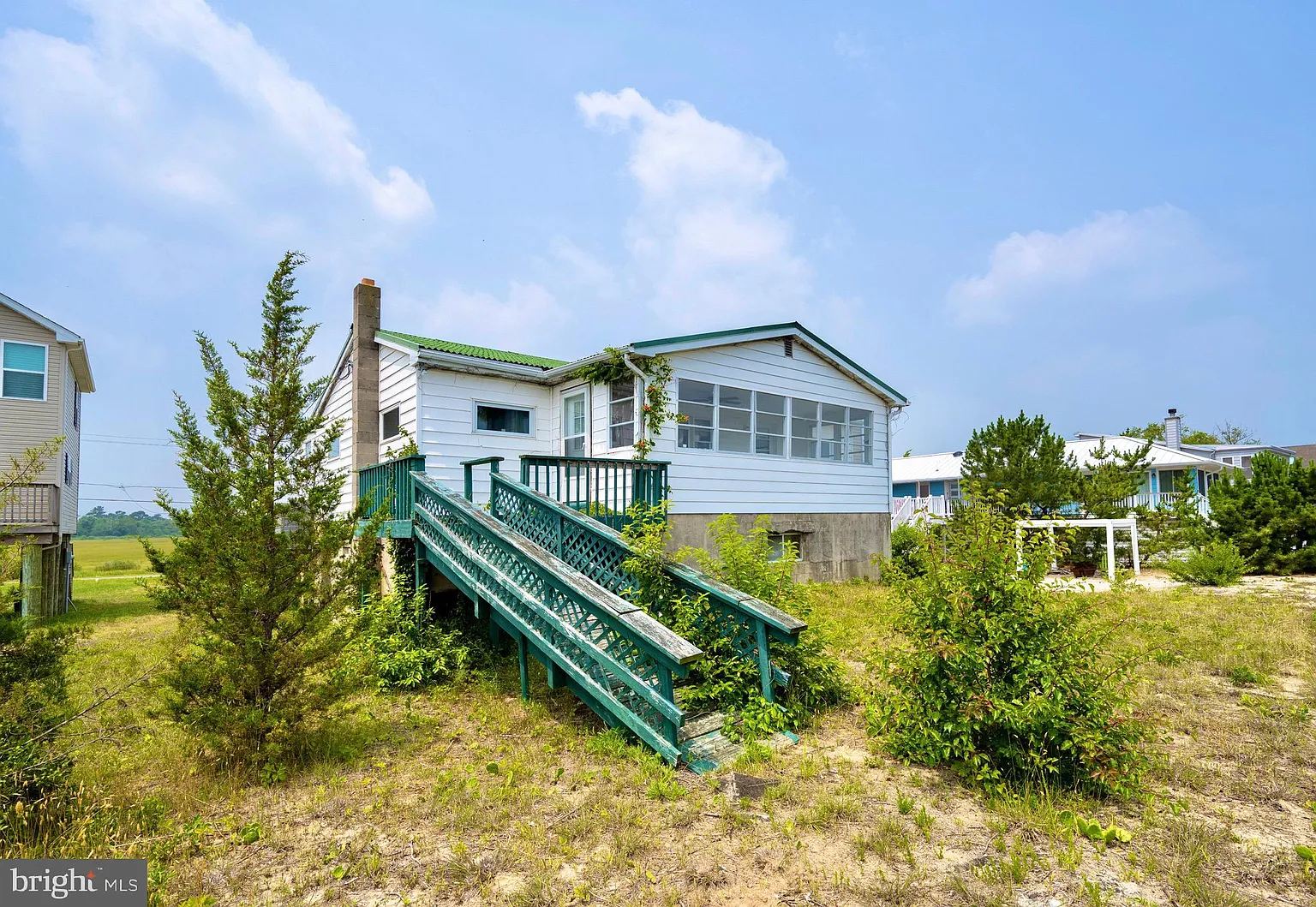 581 Bay Ave photo 1
