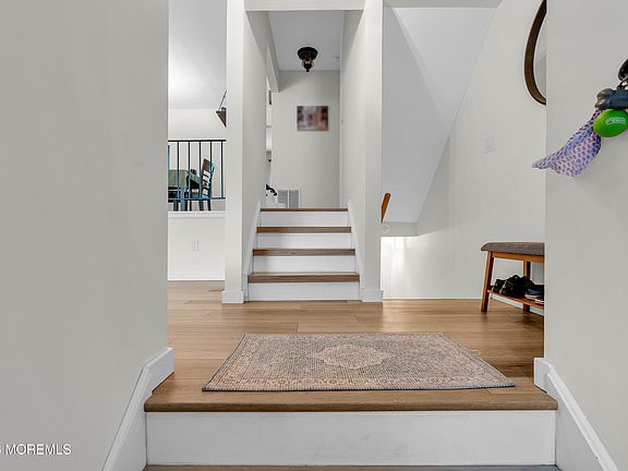 5th image of 367 Middlewood Road