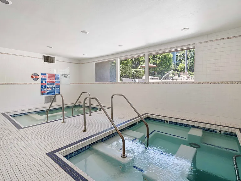 5340 Yarmouth Ave #108 — Photo 34