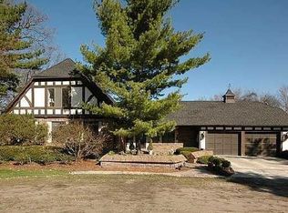 7159 Lake Shore Dr, Chelsea, MI