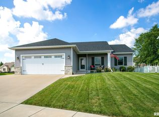1910 E 61st Cir, Davenport, IA 52807