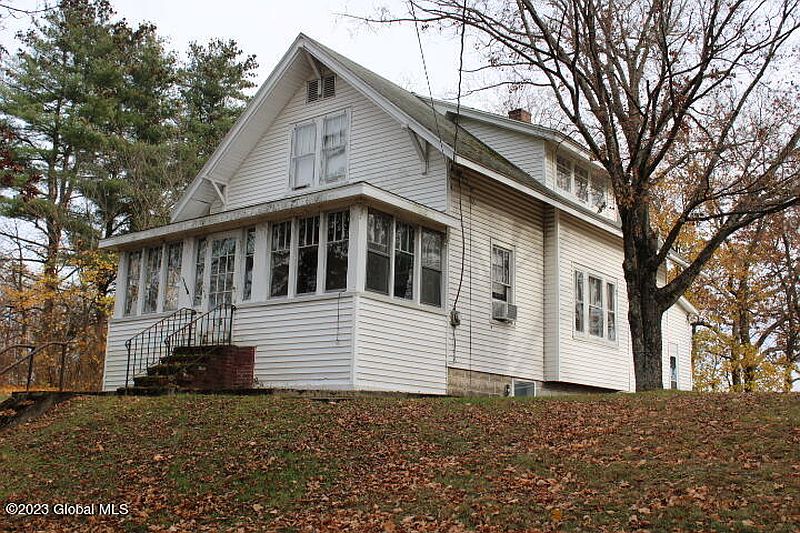 4th image of 286 Hudson Avenue