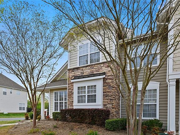 4th image of 8056 Lynwood Sq #Townhouse 51