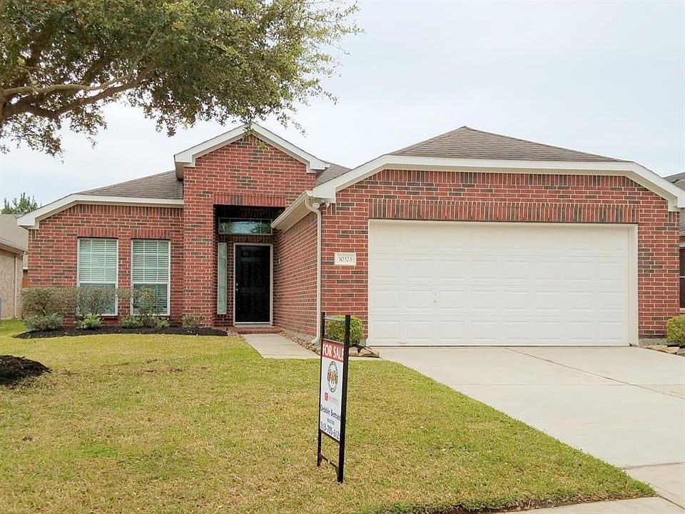 1st image of 30323 Emerson Creek Dr
