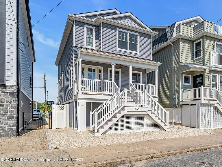 265 1st Ave — Photo 2