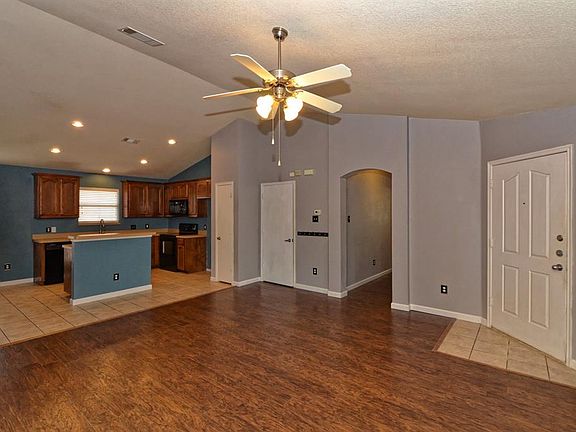 3rd image of 6005 Melanie Dr