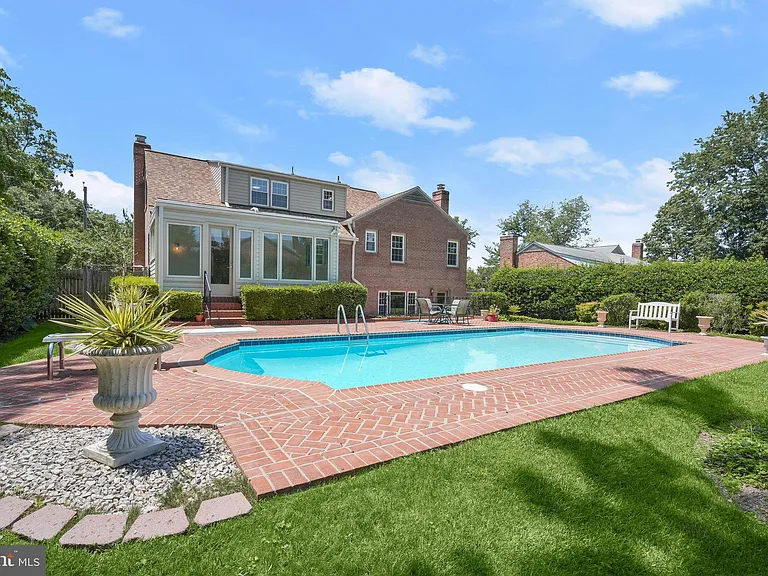 7109 Radnor Rd — Photo 47