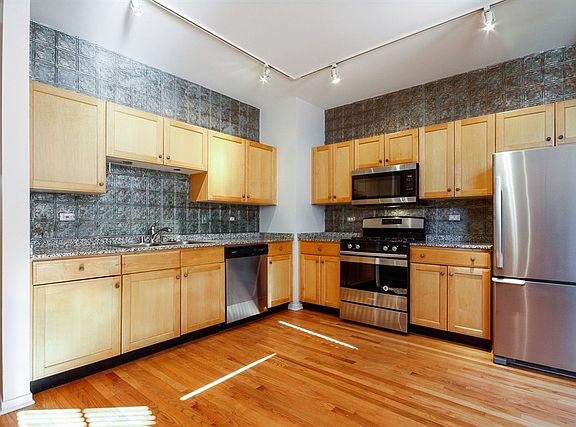 5th image of 2707 N Seminary Ave #M