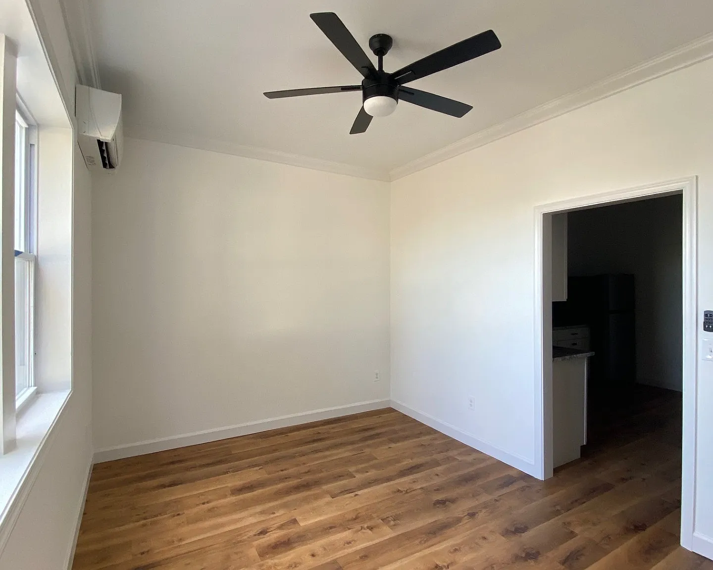 2 bed, 1.5 bath, 800 sqft, $2,052 — Photo 3