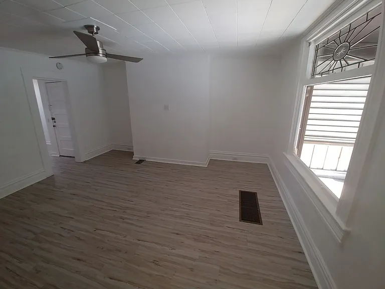 222 Walter St — Photo 6