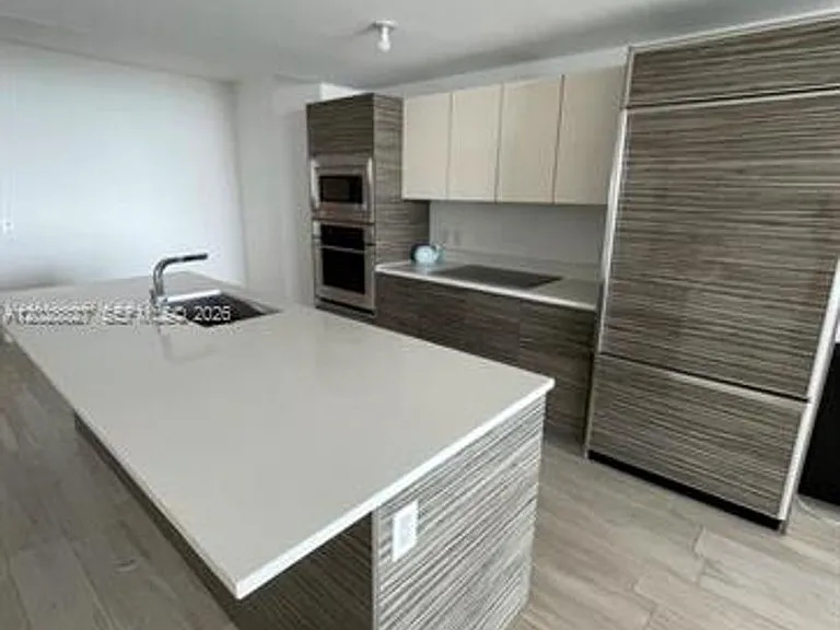 460 NE 28th St #1406 — Photo 6