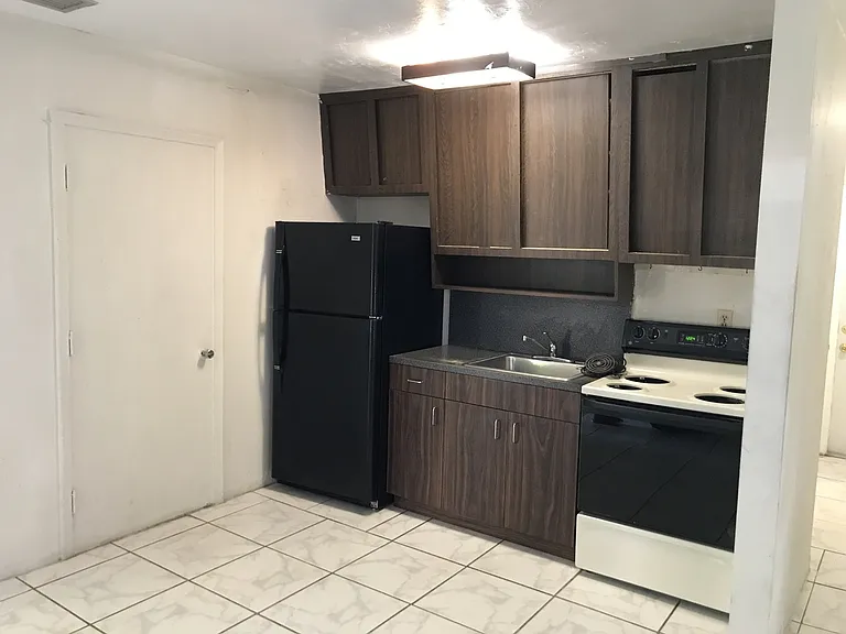 1533 NW 1st Ave — Photo 3