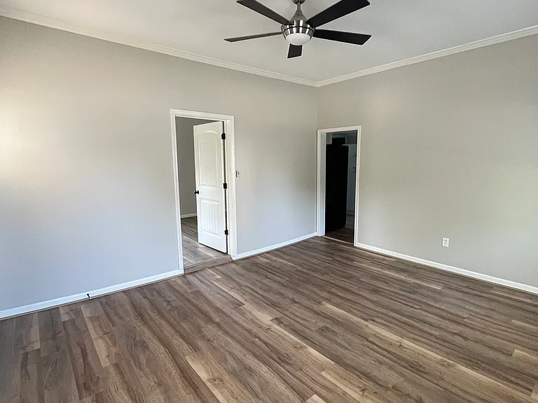 177 Eastbrook Dr — Photo 2