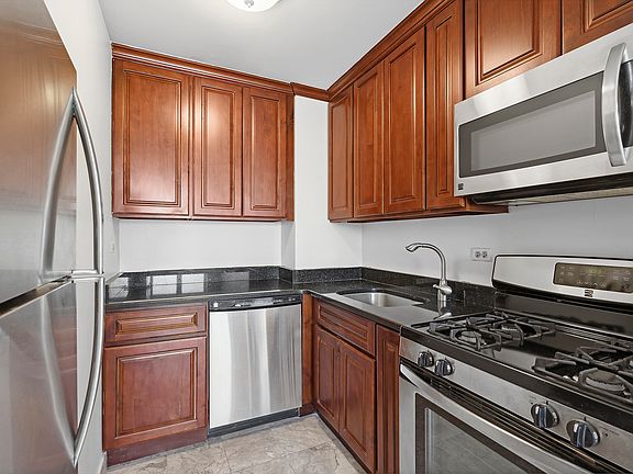 4th image of 301 Cathedral Pkwy APT 5C