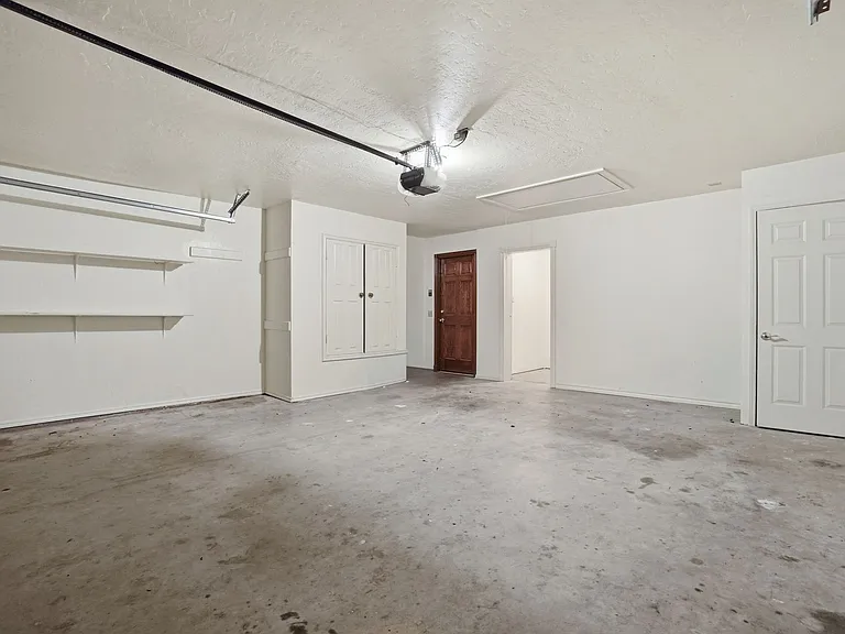 3102 NE Heritage Dr — Photo 23