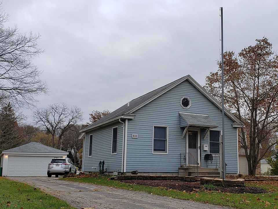 2nd image of 832 Clay St
