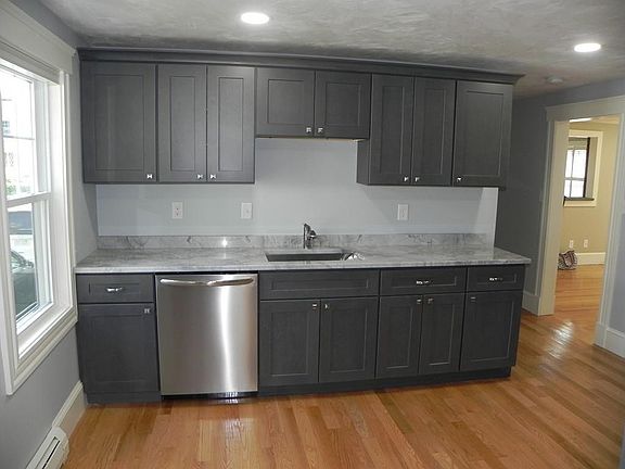 4th image of 129 Lynn St #1