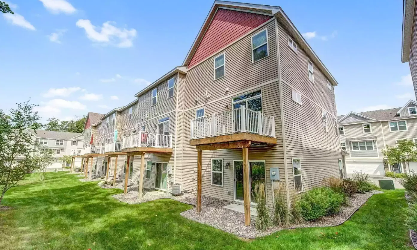 3 bed, 2046 sqft, $2,593 — Photo 4