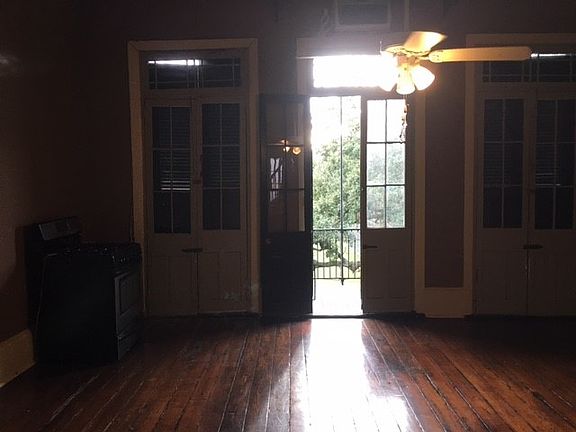 2nd image of 937 Barracks St #2