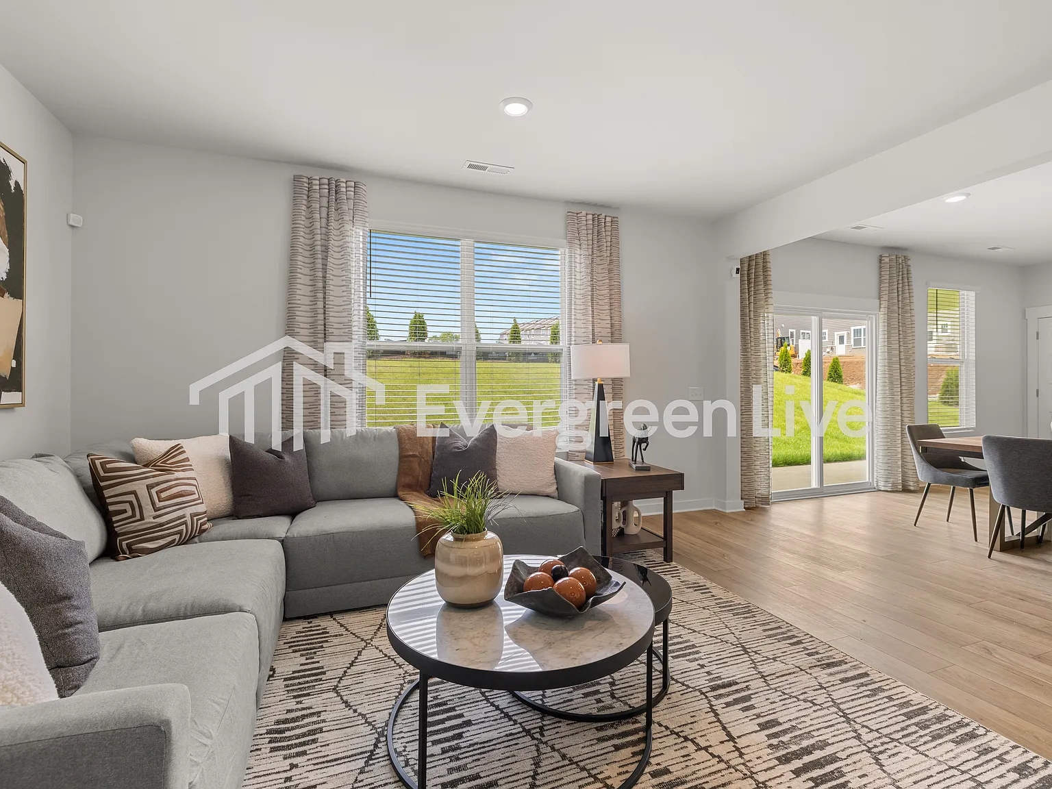 5 bed, 3.5 bath, 2769 sqft, $2,655 — Photo 3