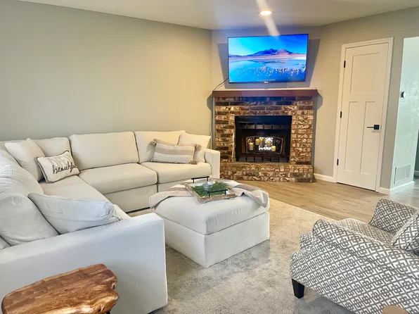 340 NE Highland Ln #340, Blue Springs, MO 64014