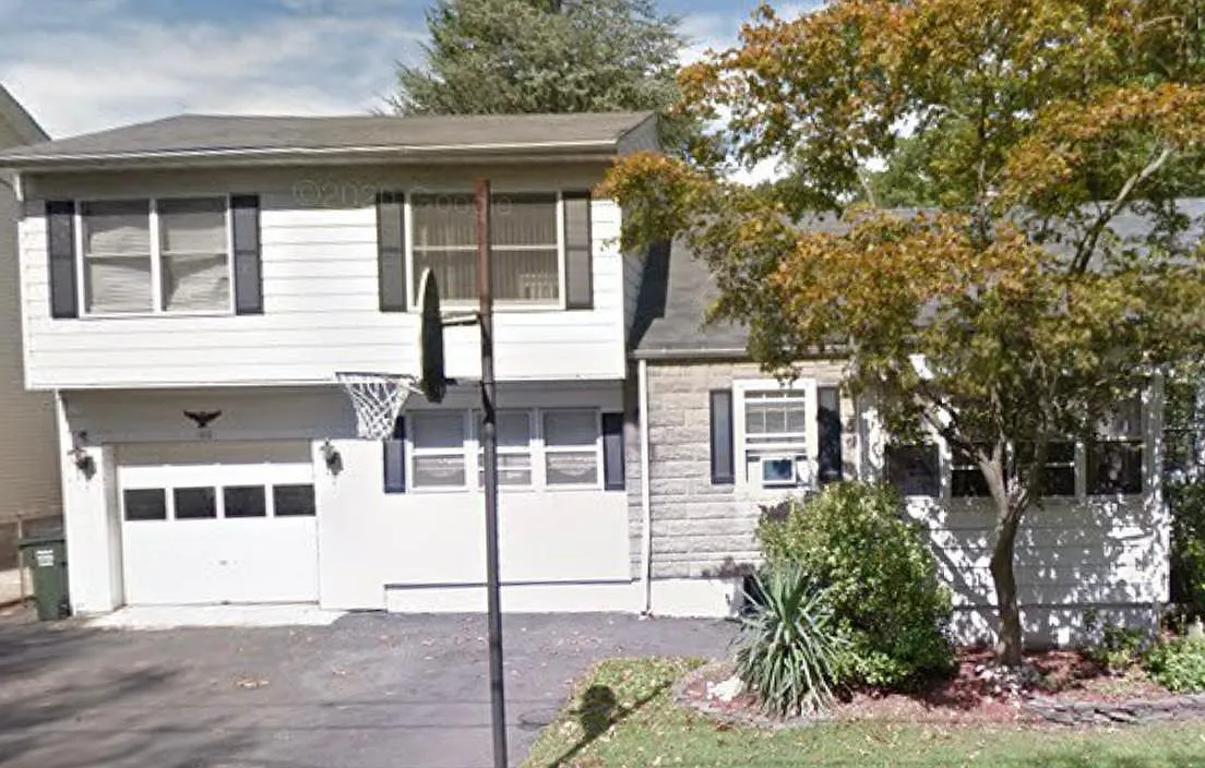 100 Mclean Street — Photo 1