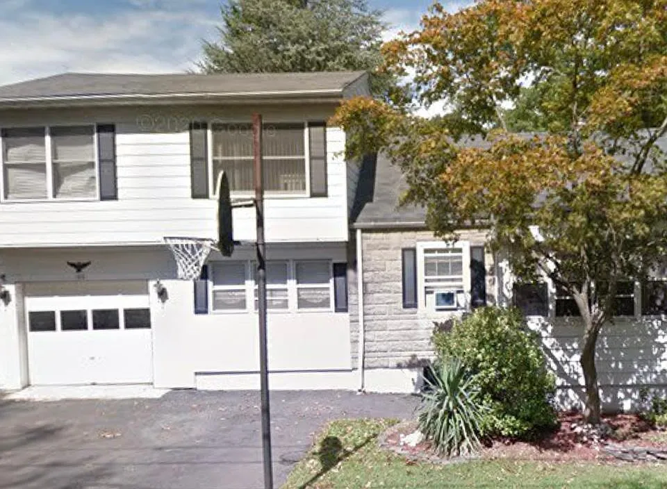 100 McLean St