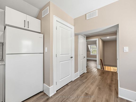 5th image of 107 Kent St