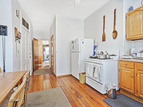 2nd image of 635 Humboldt St